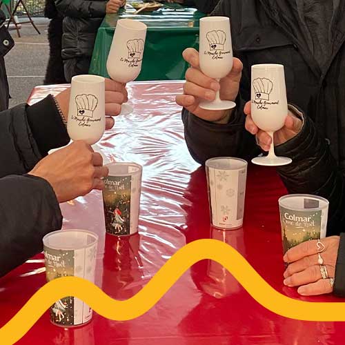 Verres à pied pour la dégustation de vin lors des marchés de Noël